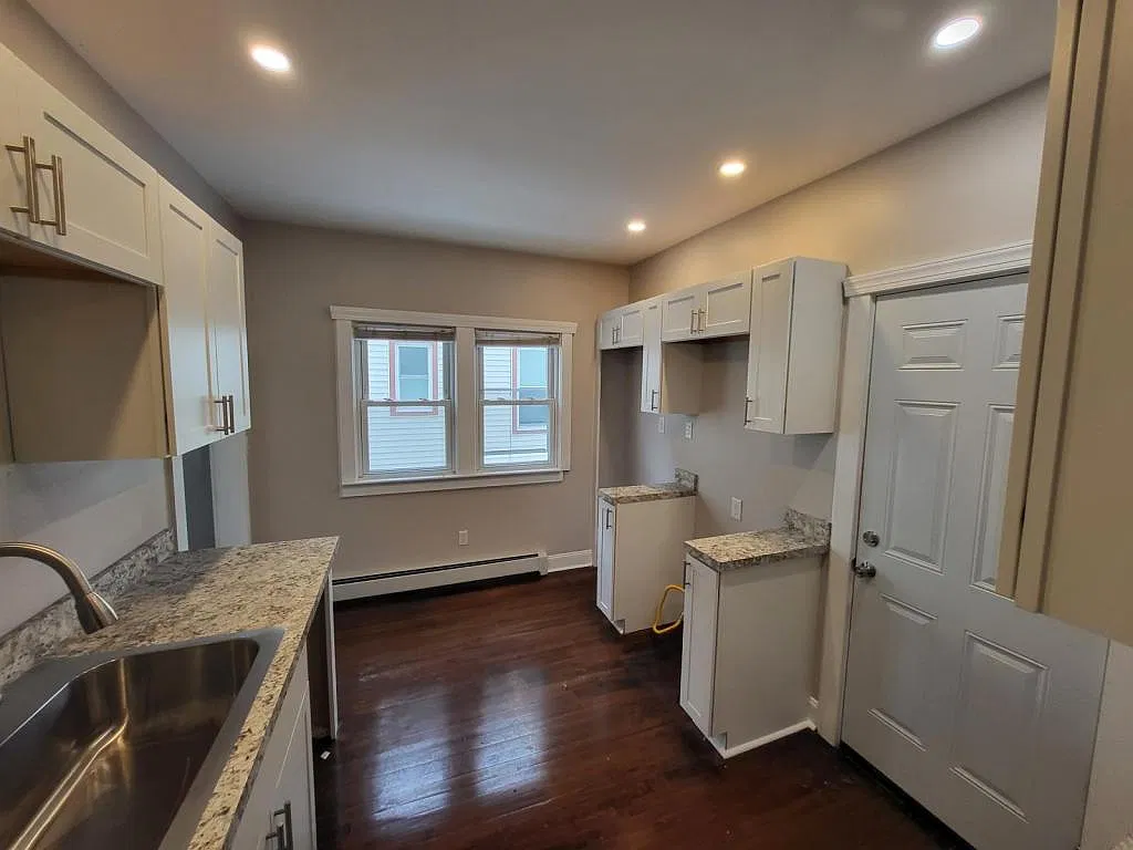 137 Peck Ave Syracuse NY 13206 — Photo 2