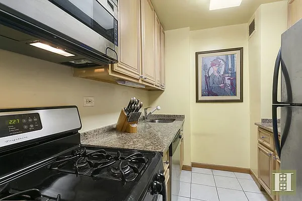 Rented by Halstead Real Estate | media 20