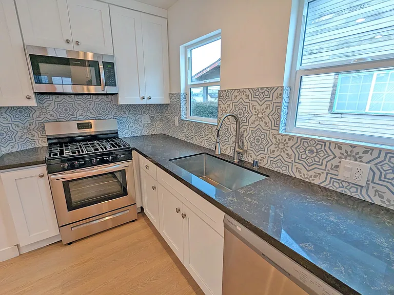 3917 1/2 Montclair St #3917-1/2 — Photo 10