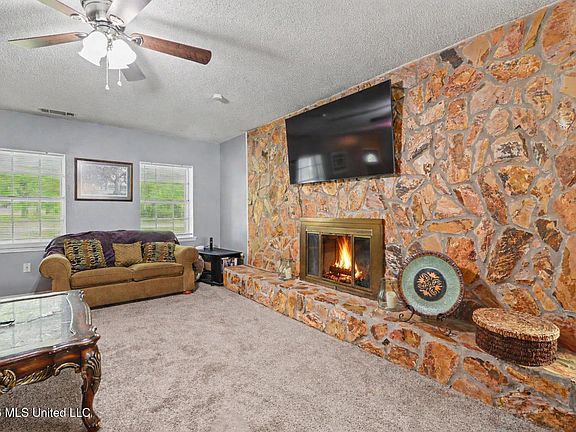 4th image of 13704 Coleman St