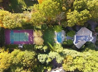 4 Land Mark Ter, Woodbridge, CT 06525