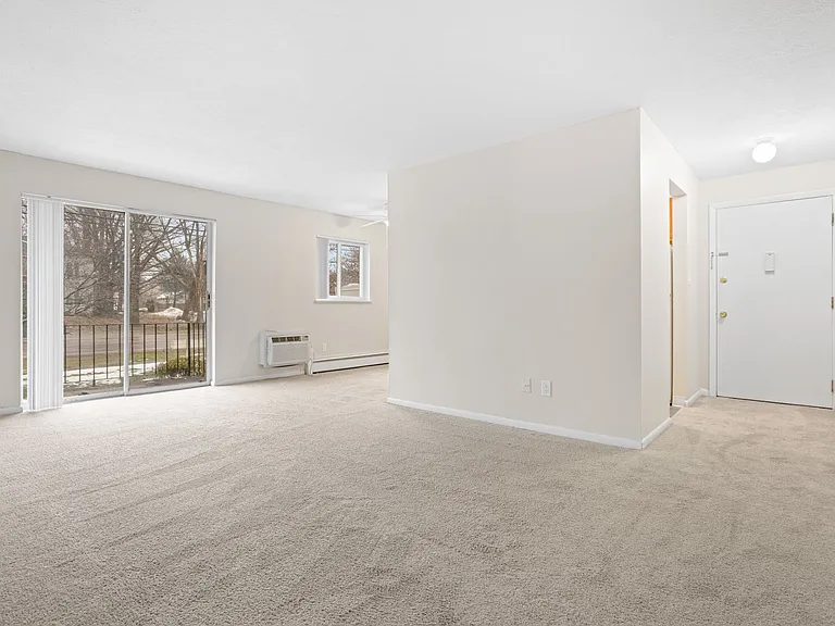 The Hillcrest Apartments — Photo 17