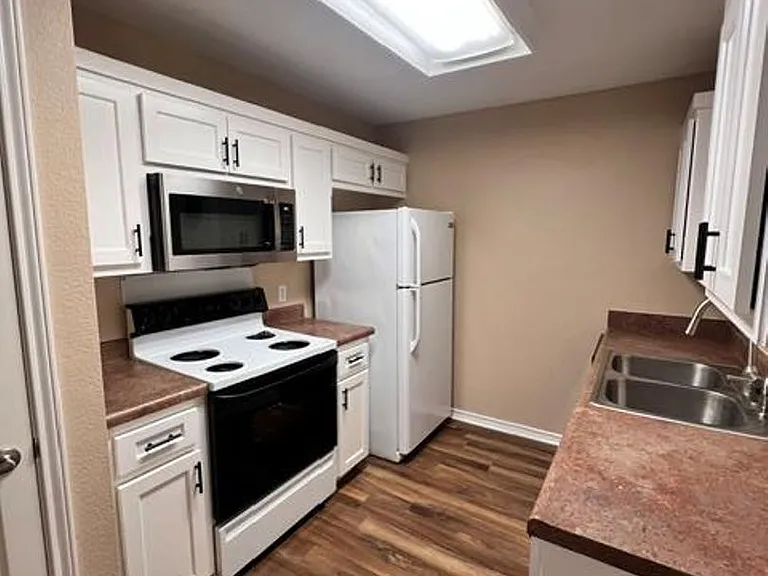 13330 Water Oak Ln #A — Photo 8