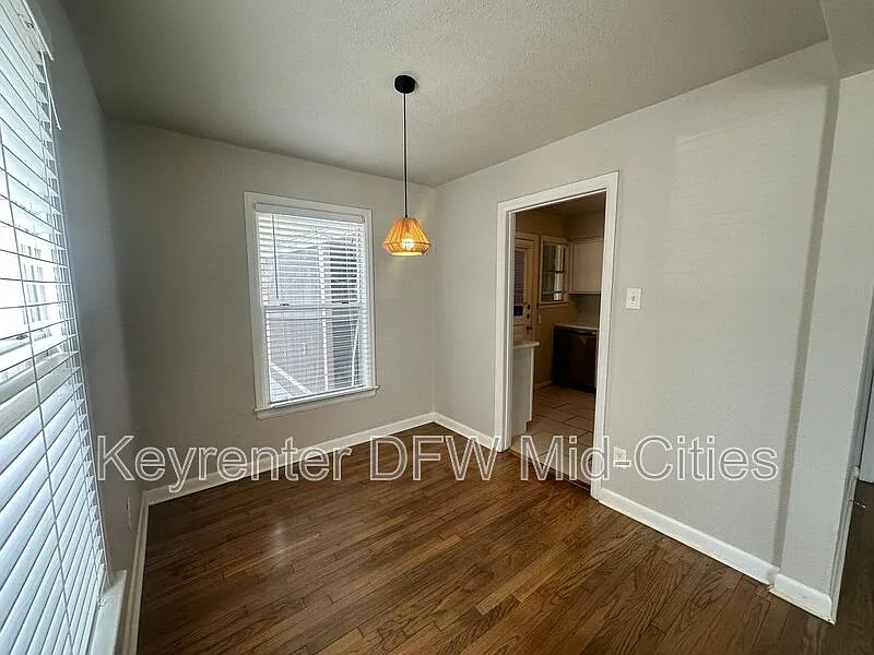 2 bed, 1.0 bath, 900 sqft, $1,700 — Photo 4