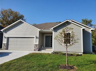 520 NW Hickory Ridge Dr, Grain Valley, MO 64029