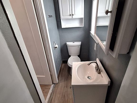 4th image of 570 Oak Ave Unit M4