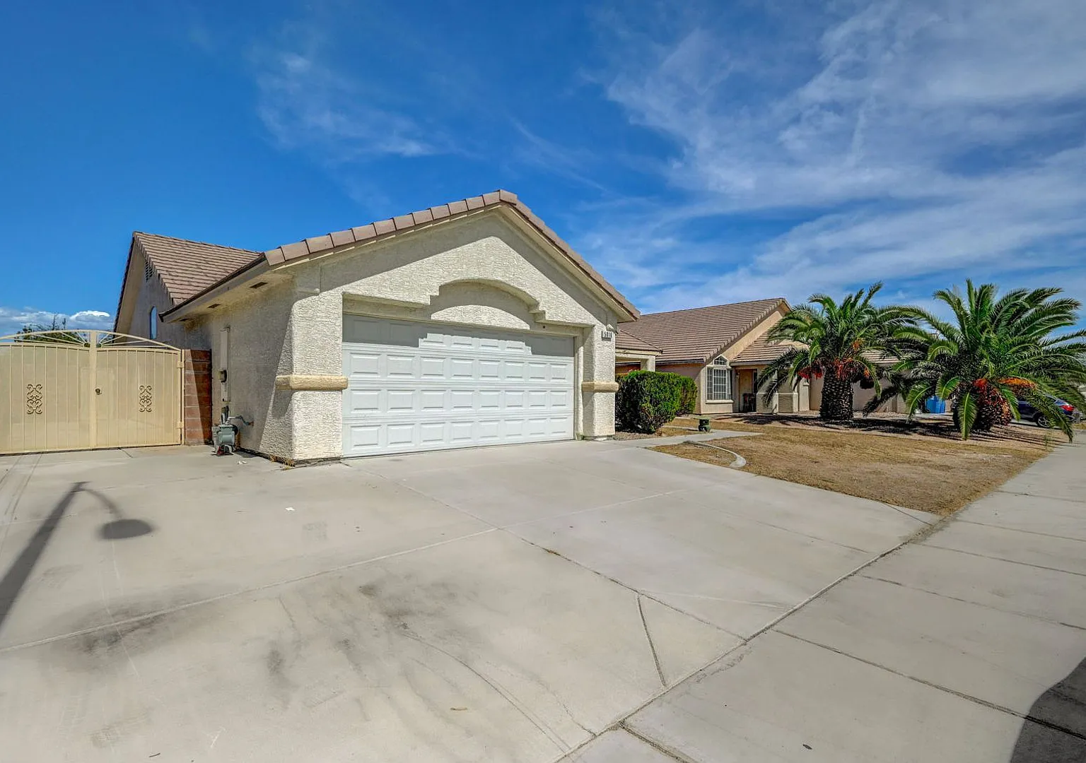Single Story Single Family Home — Photo 3