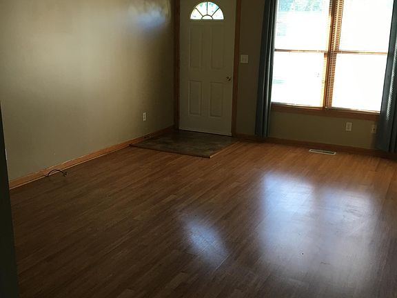 3rd image of 6599 Niagara Cir