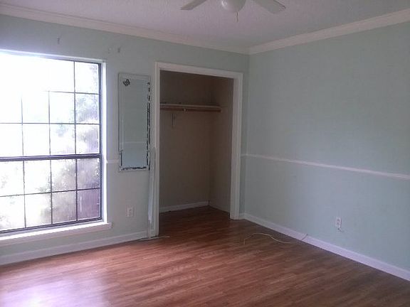 4th image of 62 Rose Ave