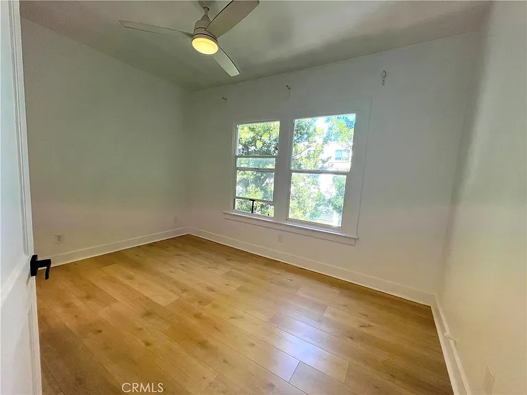 1557 W 36th Pl — Photo 16