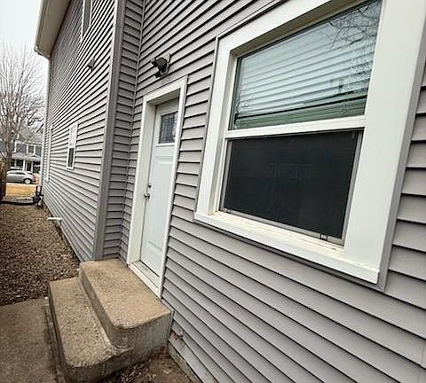 4th image of 330 1st Ave SE APT 1