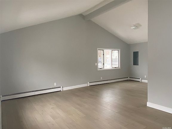 3rd image of 16 Ashwood Dr
