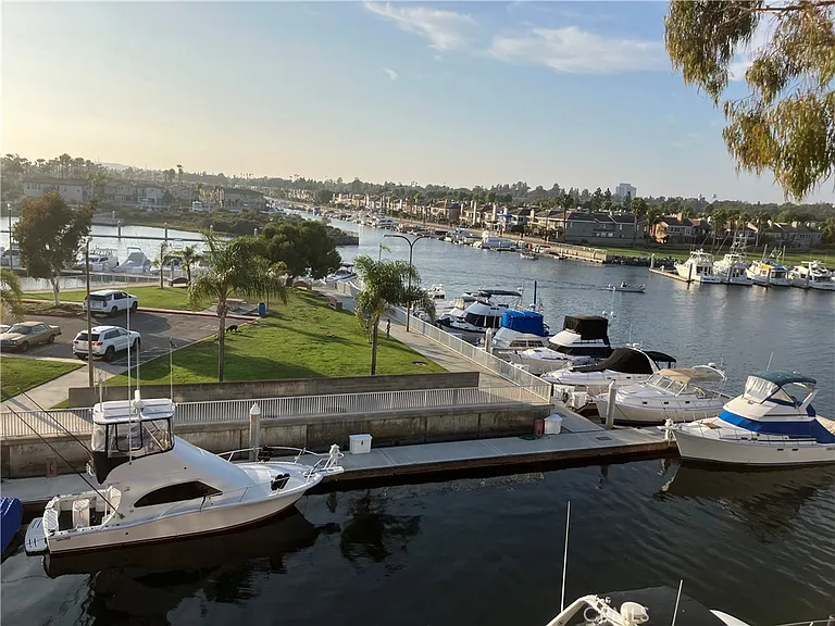 5327 Marina Pacifica Dr #KEY19 — Photo 46