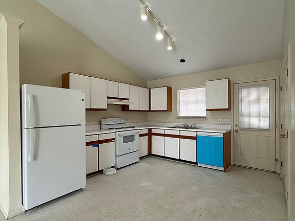 2nd image of 3200 Parkway Ct #B