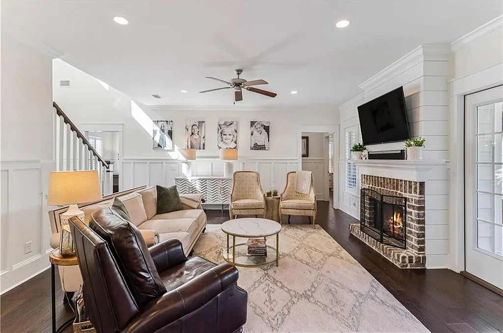 4 bed, 3.0 bath, 3988 sqft, $5,160 — Photo 4