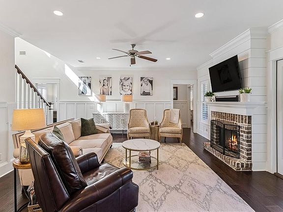 4th image of 1077 Sinclair Way
