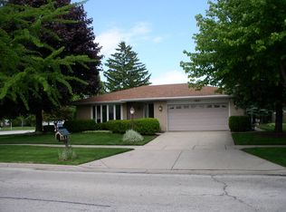 1821 N Aralia Dr, Mount Prospect, IL 60056