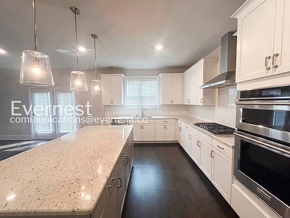 3rd image of 309 Caledonia Ct