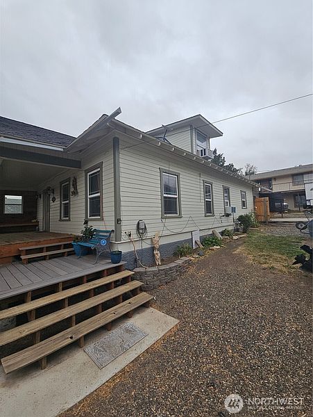 4th image of 1673 Main Street
