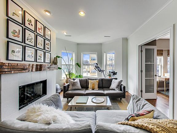 3rd image of 4003 N Kenmore Ave APT 2