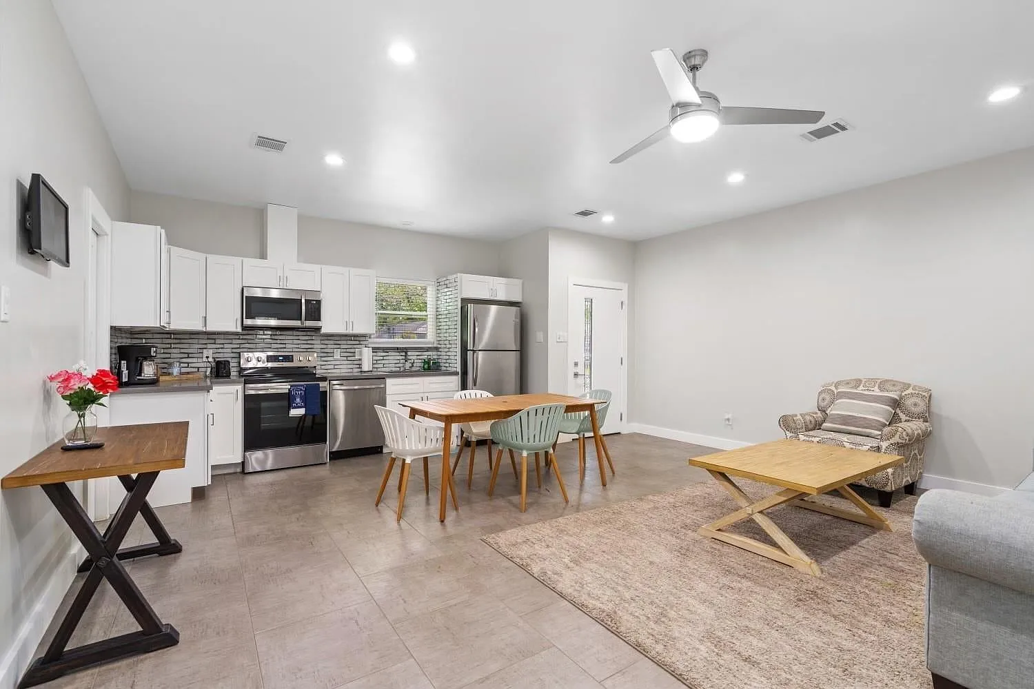 7101 Foster St — Photo 4