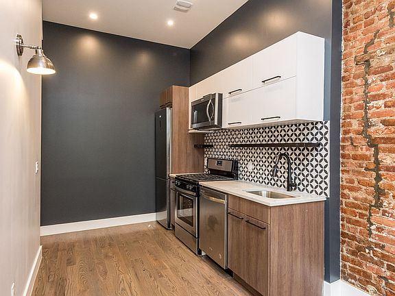 2nd image of 364 Palmetto St #3L