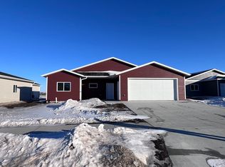 28 26th St SW, Watertown, SD 57201