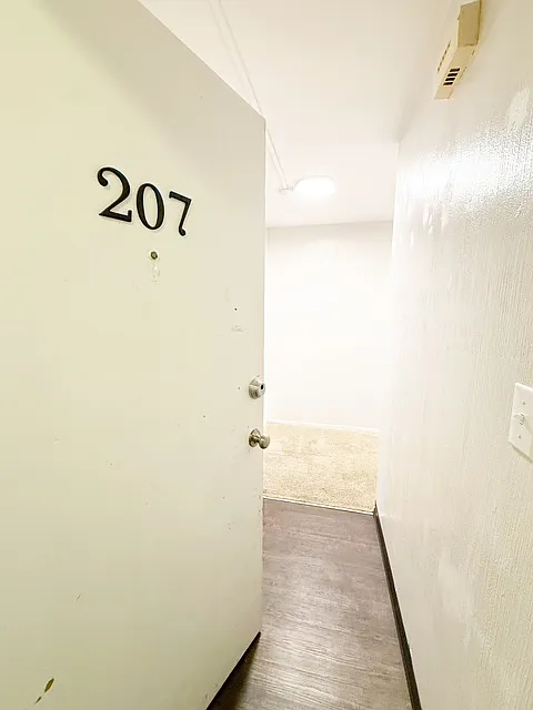 Seacrest Apts - 1104 Pacific Ave - 207 — Photo 2