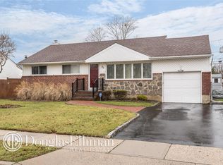 25 Kalda Ln, Plainview, NY 11803