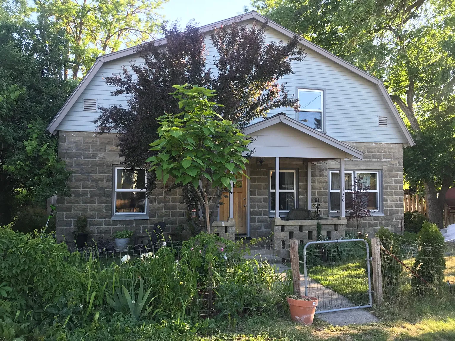 130 Newton St photo 1
