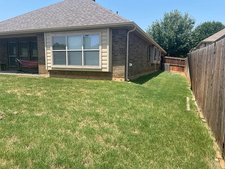 616 Brooks St — Photo 23