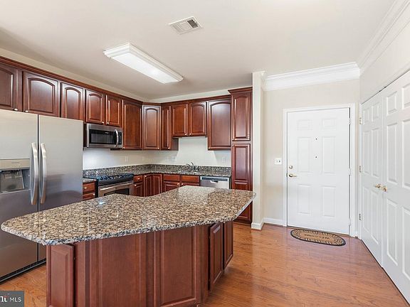 5th image of 120 Burgess Hill Way APT 303