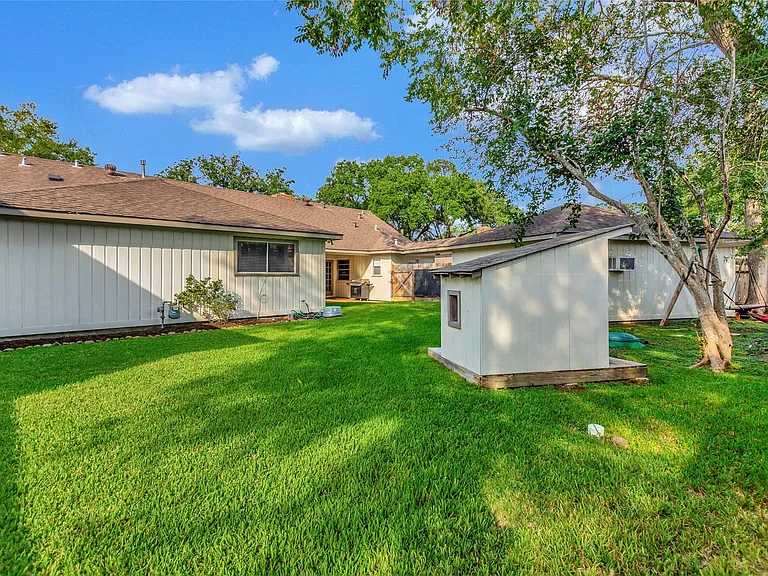 18623 Prince William Ln — Photo 42