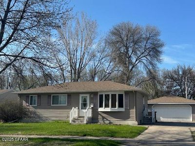 1710 21st Ave S, Grand Forks, ND, 58201