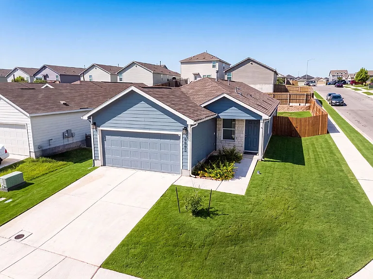 8802 McCoy Pass — Photo 42