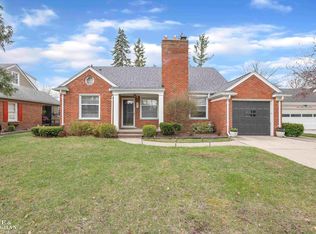 1201 Fairholme Rd, Grosse Pointe Woods, MI 48236