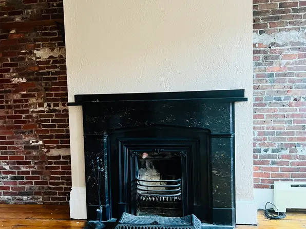 300 Essex St APT 1, Salem, MA 01970