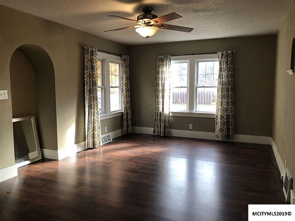 3rd image of 320 Linden Dr