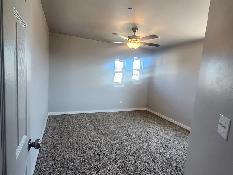2341 N Thompkins Ave #301 — Photo 3