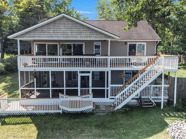 2461 N Mundy Ave, White Cloud, MI 49349