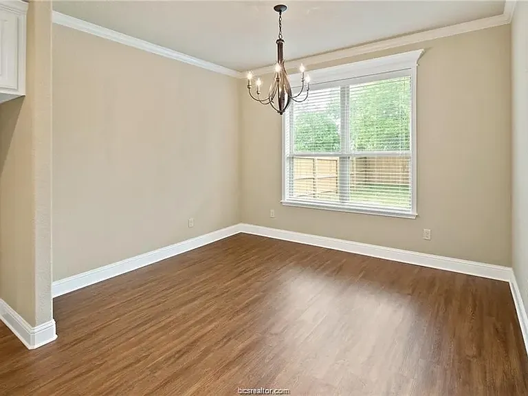 4029 Crestmont Dr — Photo 8
