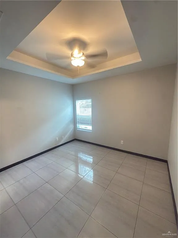 3 bed, 2.0 bath, 4242 sqft, $1,300 — Photo 4