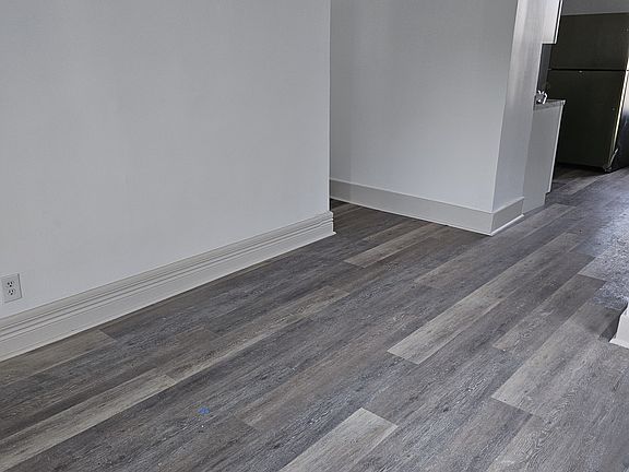 3rd image of 35 Vincent St #37