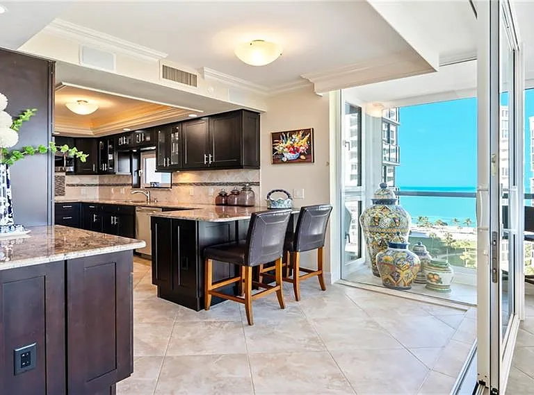 4031 Gulf Shore Blvd N #11C — Photo 11