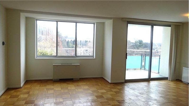 2nd image of 10401 Grosvenor Pl APT 516