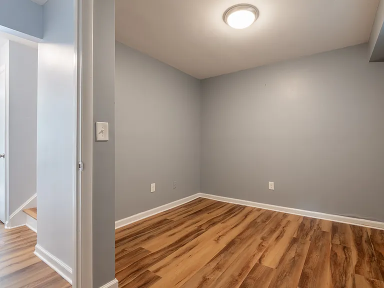 208 Huntington Ln — Photo 16