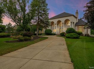 3965 Loch Bend Dr, Commerce Township, MI 48382