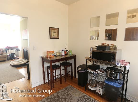 5th image of 920 W Belle Plaine Ave APT 03W