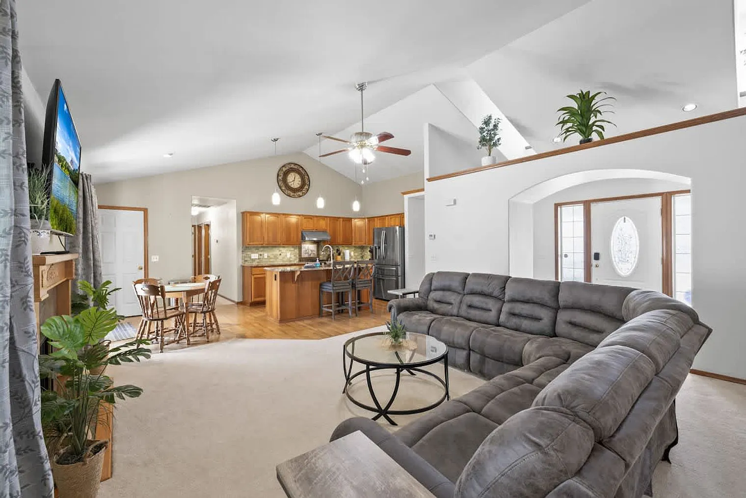 3 bed, 2.0 bath, 2206 sqft, $5,920 — Photo 1