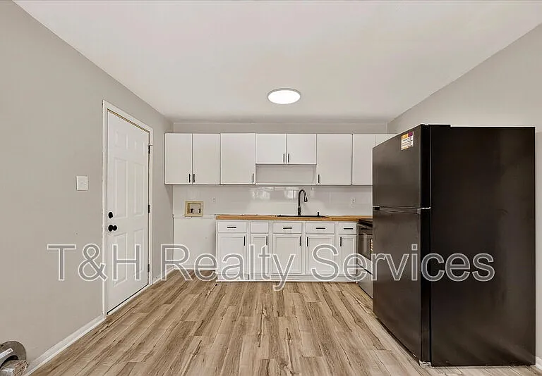 2714 Dawson St — Photo 10